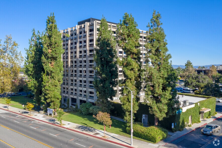 612 W Duarte Rd, Arcadia, CA à louer - Photo du bâtiment - Image 1 de 7