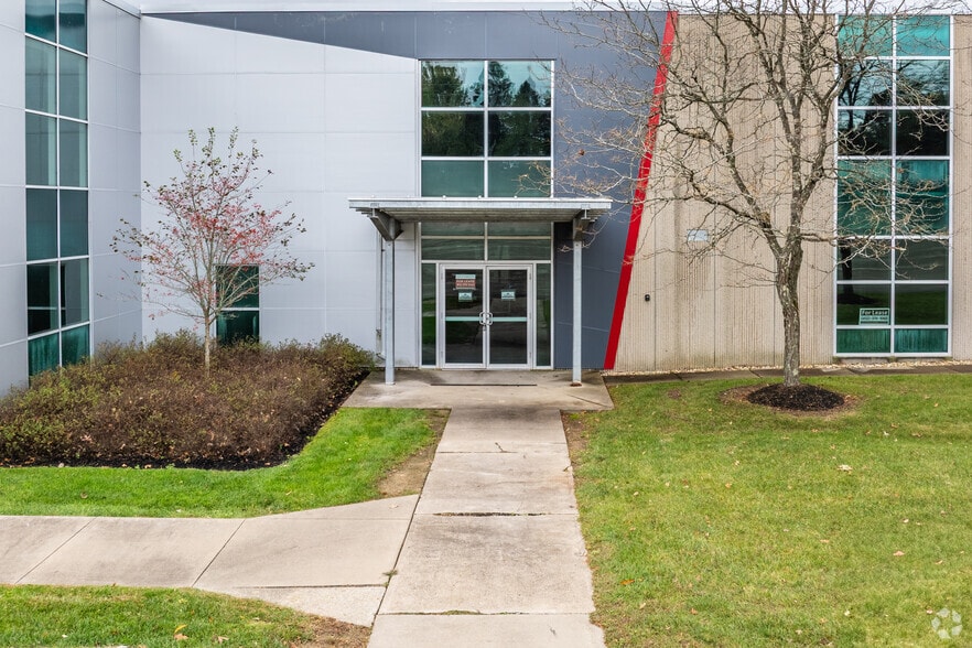 173 Industry Dr, Pittsburgh, PA for sale - Building Photo - Image 3 of 28