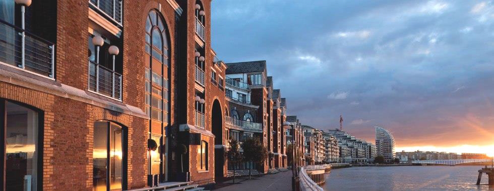 Clove Hitch Quay, London à louer - Photo du bâtiment - Image 2 de 2