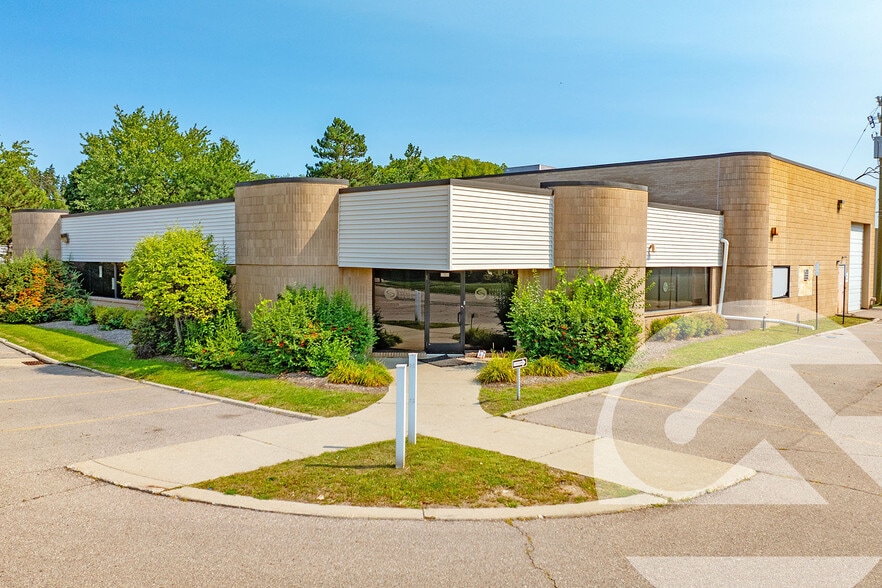 37655 Interchange Drive, Farmington Hills, MI for lease - Primary Photo - Image 1 of 7