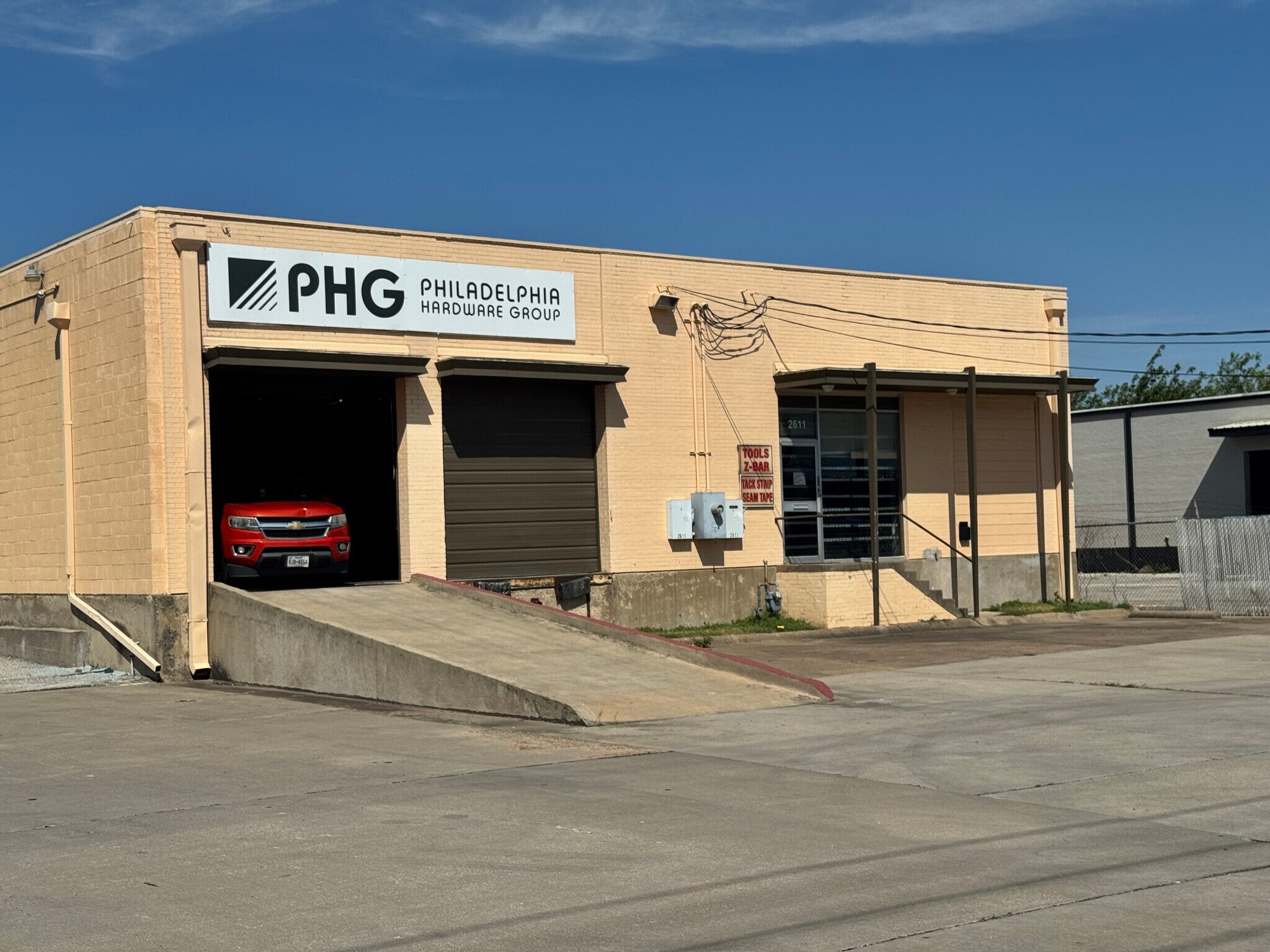 2611 Irving Blvd, Dallas, TX for lease Primary Photo- Image 1 of 12