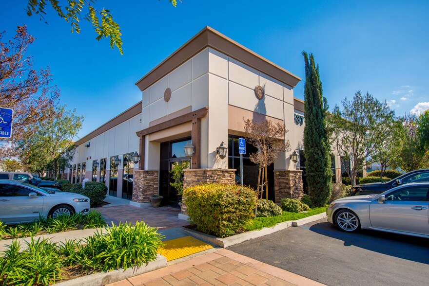 537 Queensland Cir, Corona, CA à vendre - Autre - Image 3 de 28