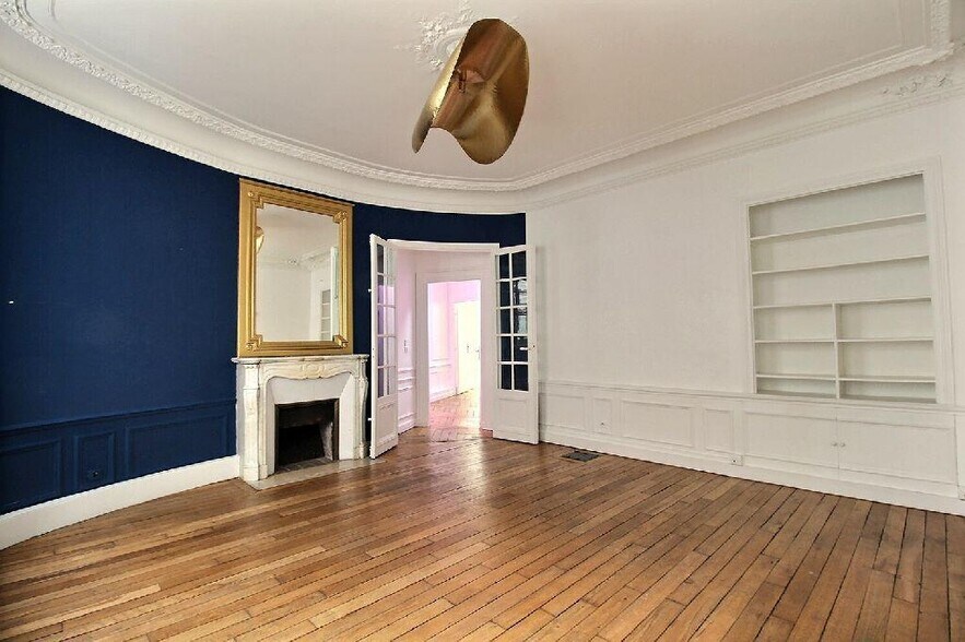 Office in Paris for lease - Interior Photo - Image 2 of 5