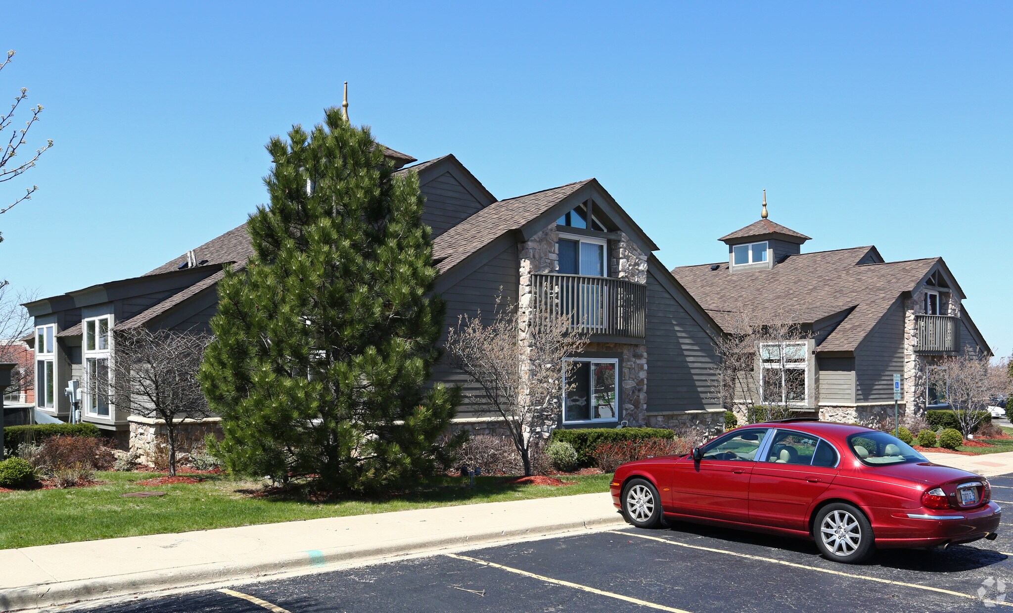 4450 Westbrook Dr, Aurora, IL à louer Photo du bâtiment- Image 1 de 12