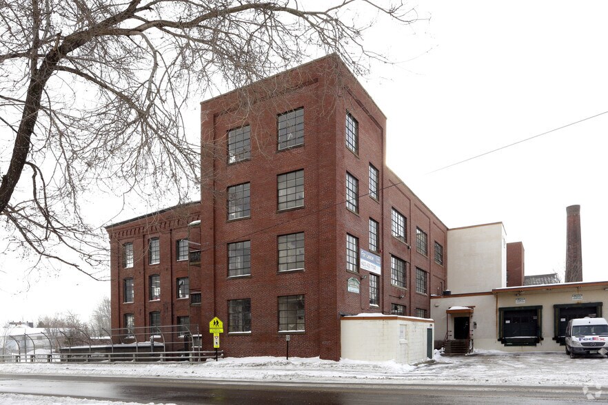 73 Pickering Rd, Rochester, NH à louer - Photo principale - Image 1 de 69