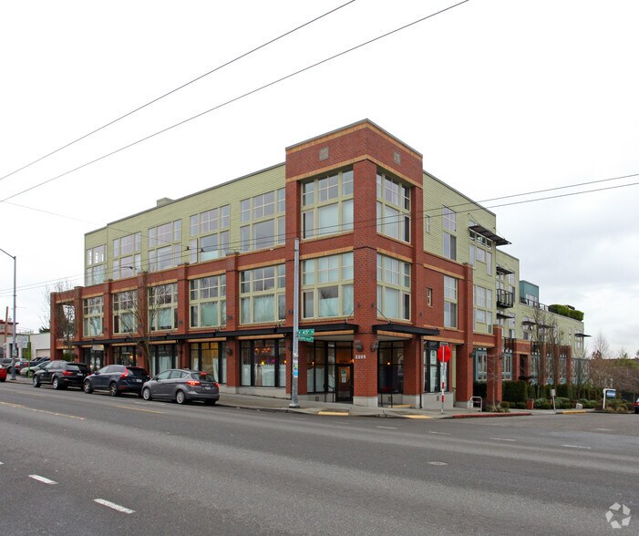 2205 N 45th St, Seattle, WA for lease - Primary Photo - Image 1 of 3
