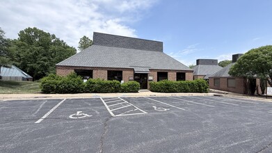 1415 Sachem Pl, Charlottesville, VA for lease Interior Photo- Image 1 of 15