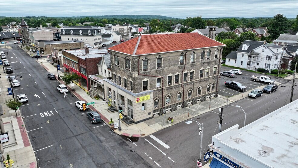 242-248 W Broad St, Quakertown, PA à vendre - Photo du bâtiment - Image 2 de 61
