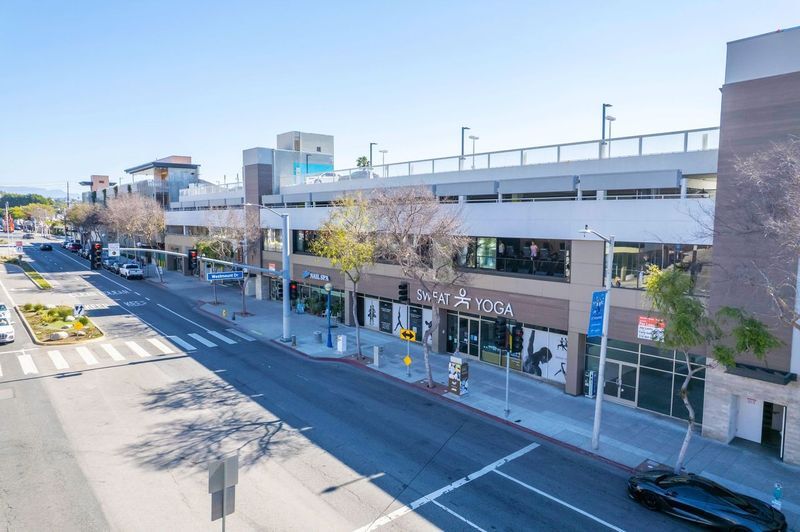 8550-8594 Santa Monica Blvd, West Hollywood, CA à louer - Photo du bâtiment - Image 2 de 9