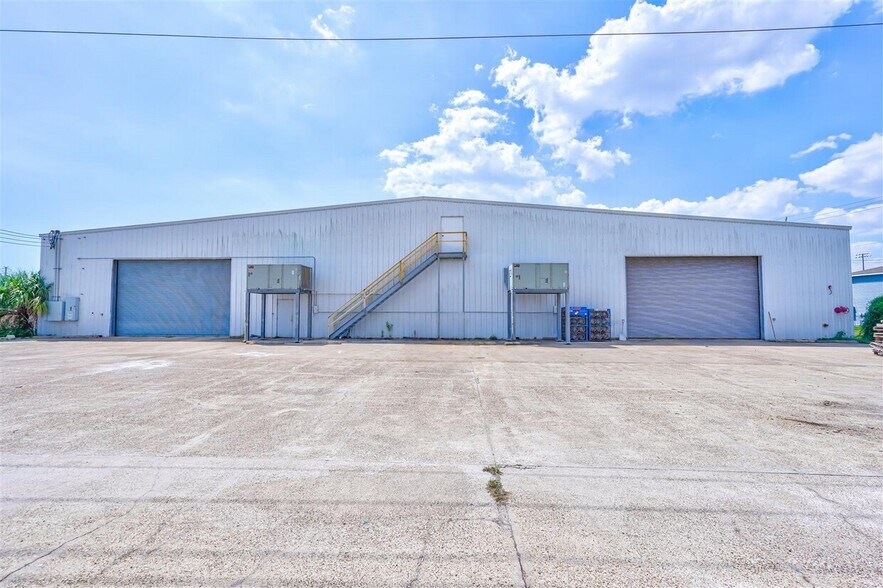 101 W 4th St, Freeport, TX à vendre - Photo du bâtiment - Image 2 de 7