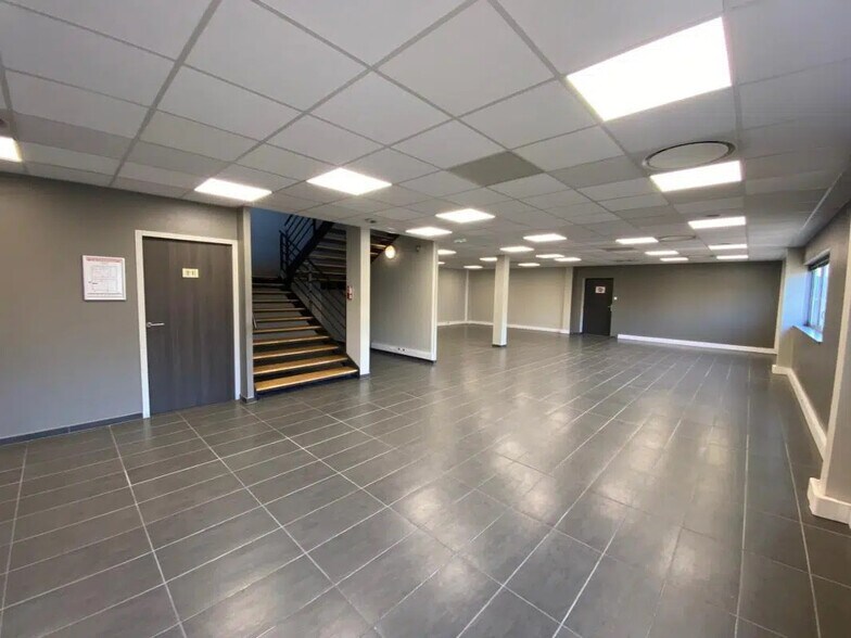 Bureau dans Saint-Priest à louer - Photo intérieure - Image 2 de 4