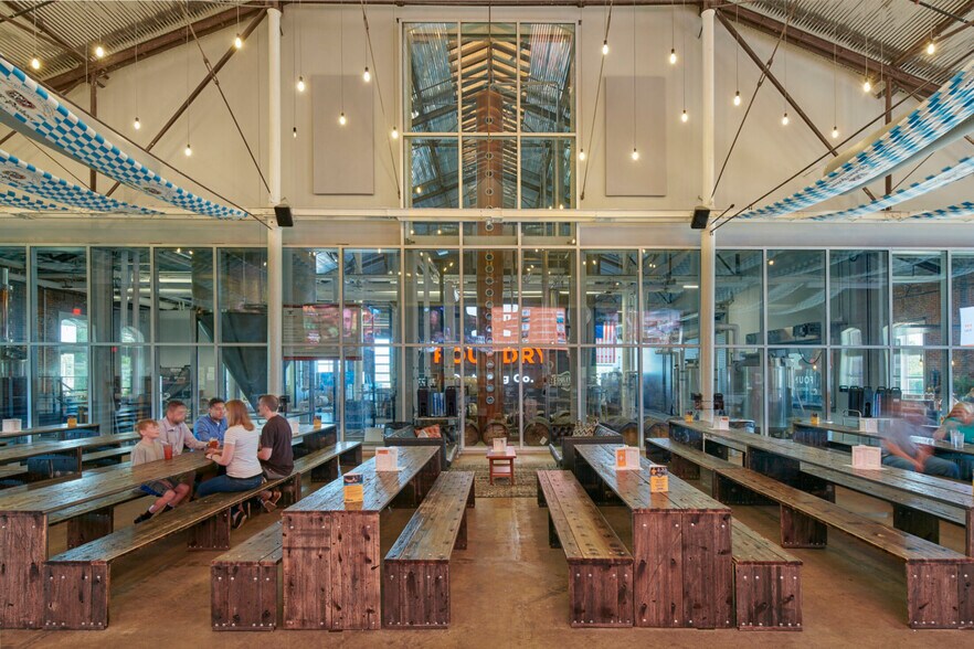 111 S 11th St, West Des Moines, IA à louer - Photo du bâtiment - Image 2 de 5