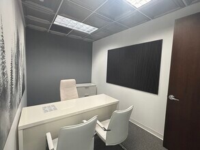 110 SE 6th St, Fort Lauderdale, FL à louer Photo intérieure- Image 1 de 2