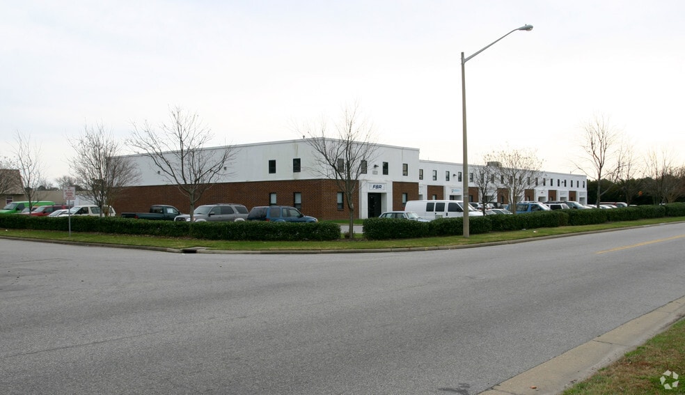 596 Central Dr, Virginia Beach, VA for sale - Building Photo - Image 2 of 2