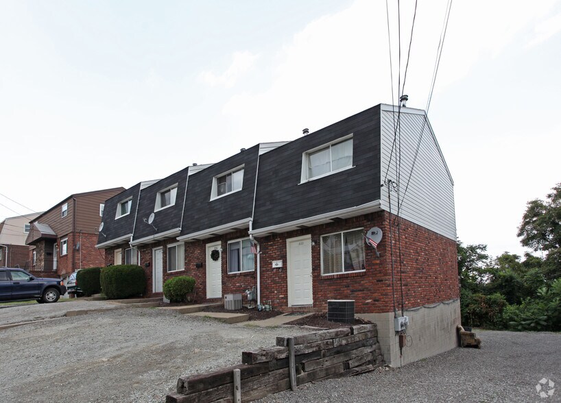 327-353 Dersam St, Mckeesport, PA à vendre - Photo du bâtiment - Image 2 de 11