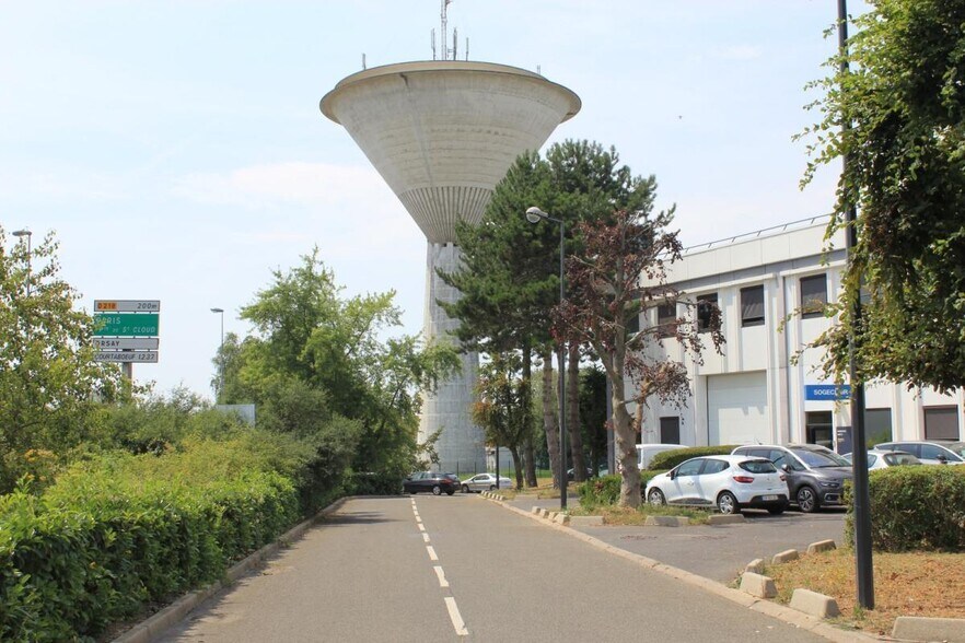2 Place Marcel Rebuffat, Villejust à louer - Photo du bâtiment - Image 2 de 7