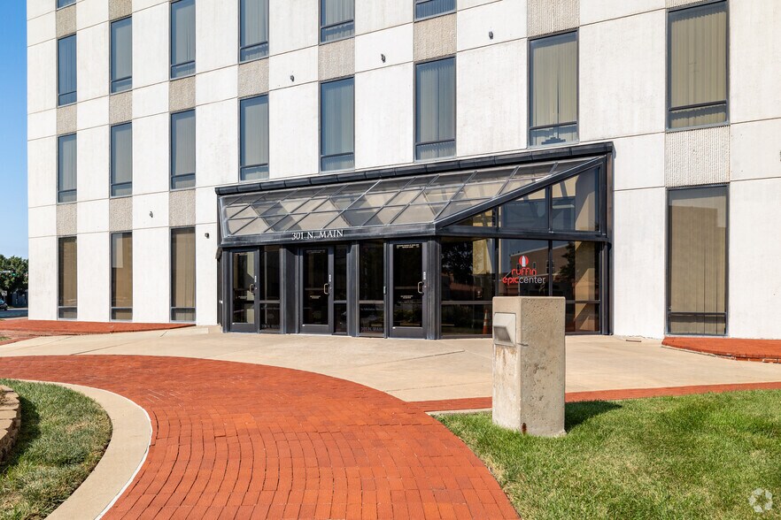 301 N Main St, Wichita, KS à louer - Photo du bâtiment - Image 2 de 8