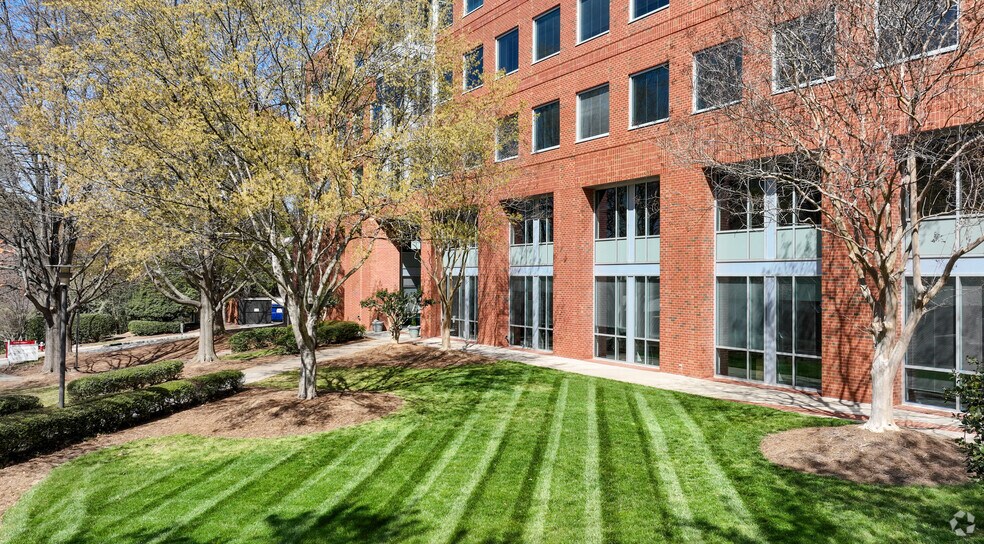 940 Main Campus Dr, Raleigh, NC à louer - Photo du bâtiment - Image 3 de 28