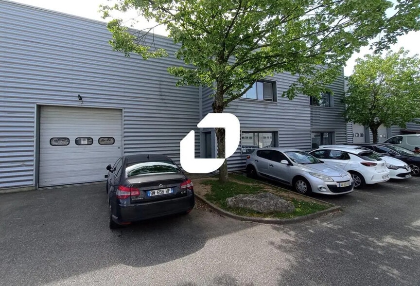 Flex in Décines-Charpieu for lease - Building Photo - Image 3 of 87