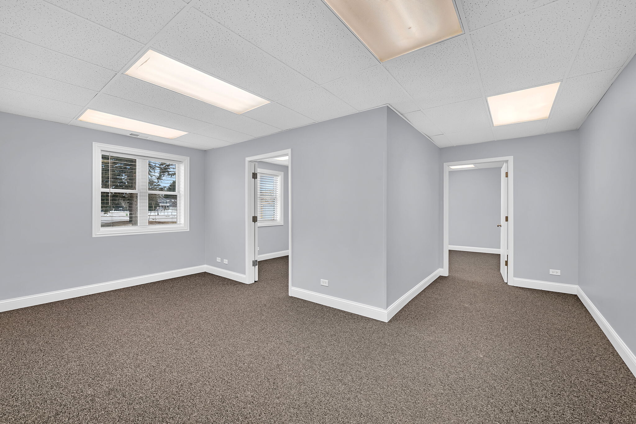 3S340 Rockwell St, Warrenville, IL à louer Photo intérieure- Image 1 de 9