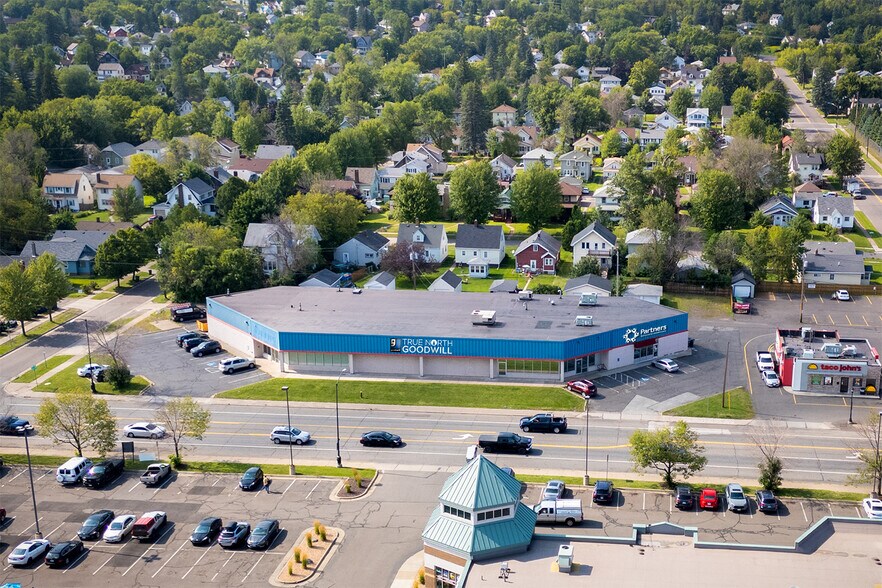 4615 Grand Ave, Duluth, MN à vendre - Photo du bâtiment - Image 2 de 8