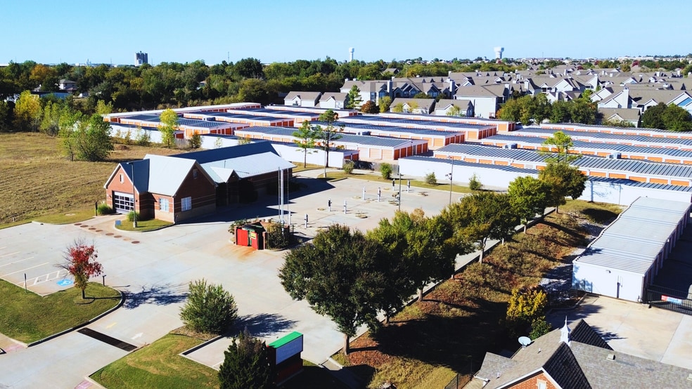 1821 E Memorial Rd, Oklahoma City, OK for lease - Building Photo - Image 2 of 3