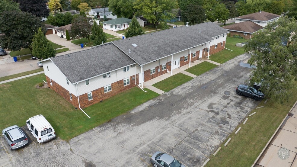 2330 S Walden Ave, Appleton, WI à vendre - Photo du bâtiment - Image 2 de 3