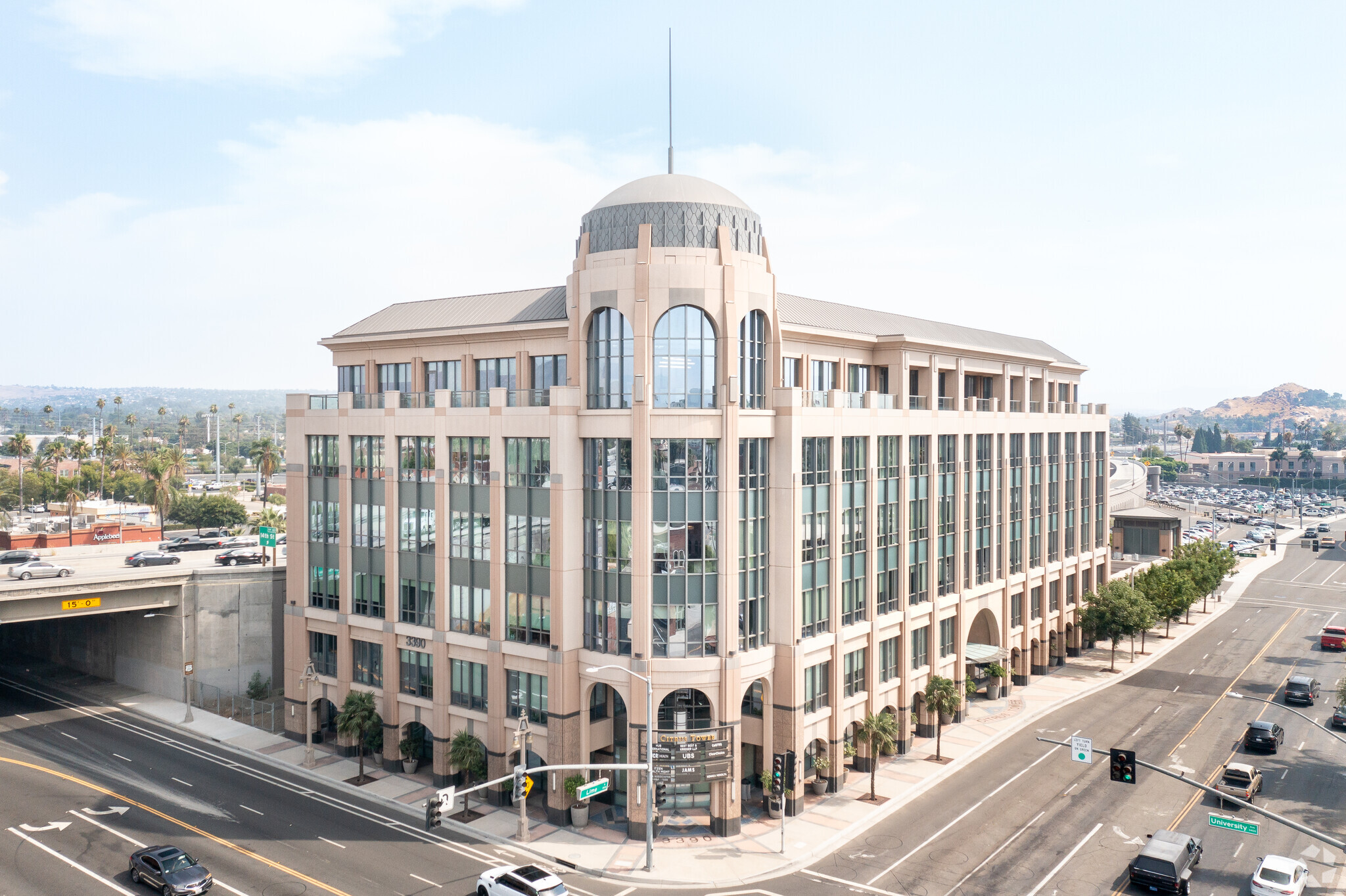 3390 University Ave, Riverside, CA à louer Photo du bâtiment- Image 1 de 6