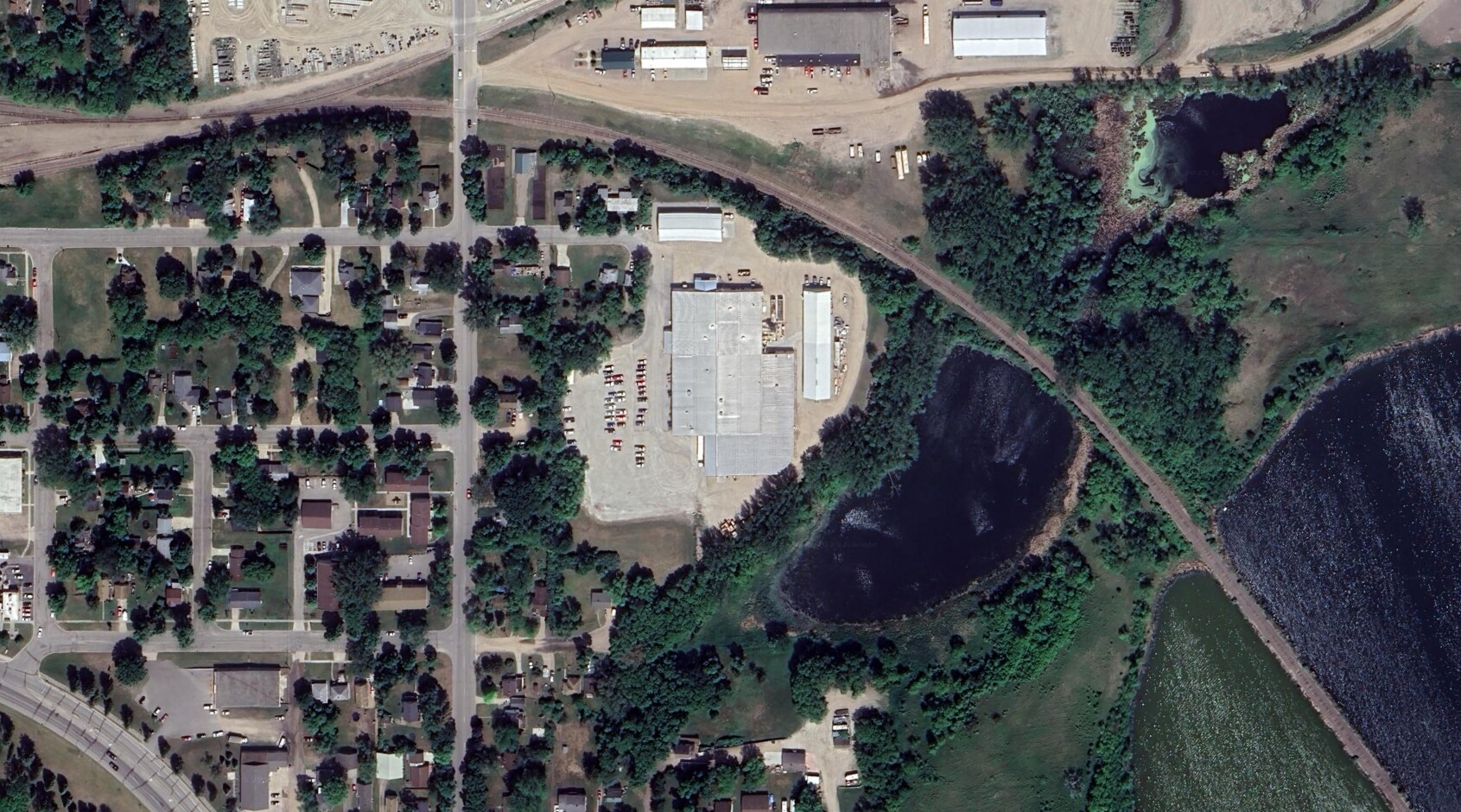 409 S Robert St, Fergus Falls, MN à vendre Photo du bâtiment- Image 1 de 1