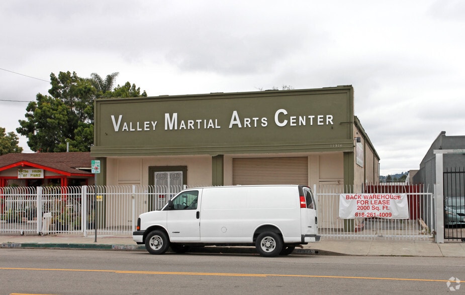 11316 Burbank Blvd, North Hollywood, CA for lease - Primary Photo - Image 2 of 10