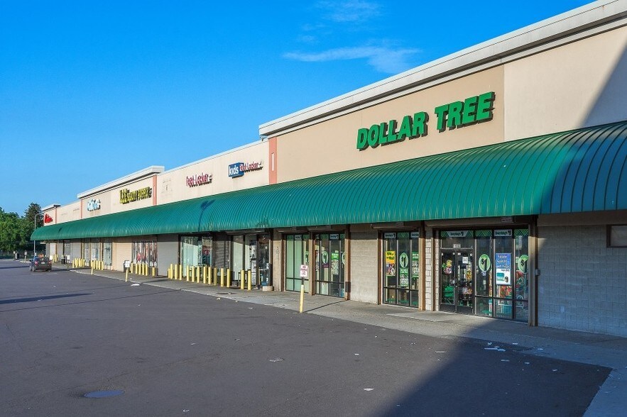 11854-11982 E Warren Ave, Detroit, MI à louer - Photo du bâtiment - Image 2 de 15