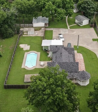 More details for 512 N Travis St, Granbury, TX - Hospitality for Sale