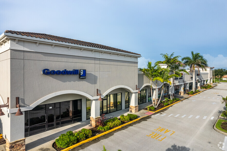 SEC Colonial Blvd & Treeline Ave, Fort Myers, FL à louer - Photo du b timent - Image 1 de 11