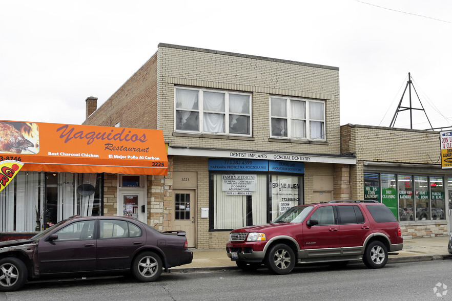 3 Store fronts portfolio of 3 properties for sale on LoopNet.ca - Building Photo - Image 1 of 3