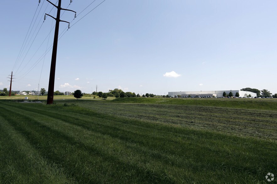 1002 Cornerstone Rd, Mount Joy, PA à louer - Photo du bâtiment - Image 2 de 2