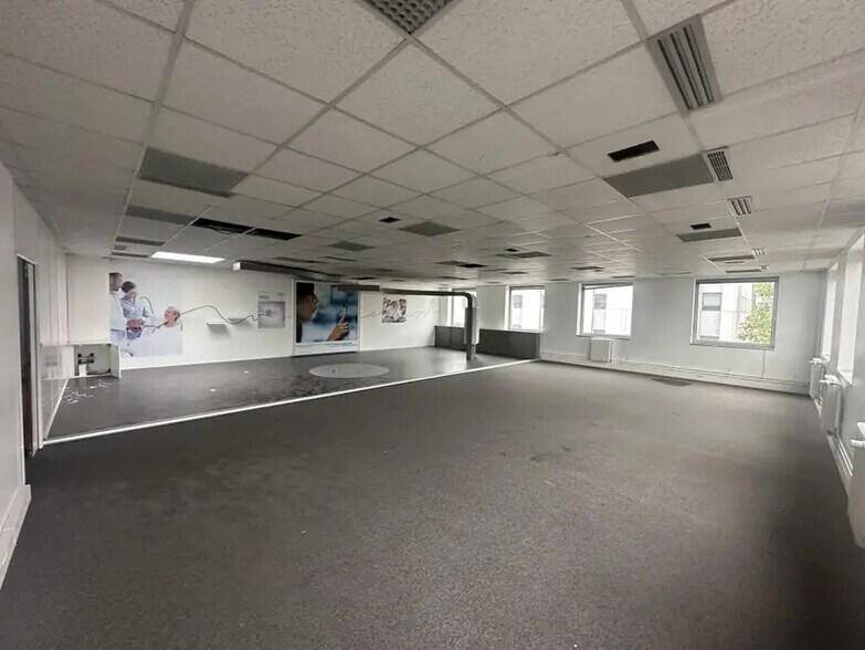 15-21 Rue Georges Besse, Antony for lease - Interior Photo - Image 2 of 20