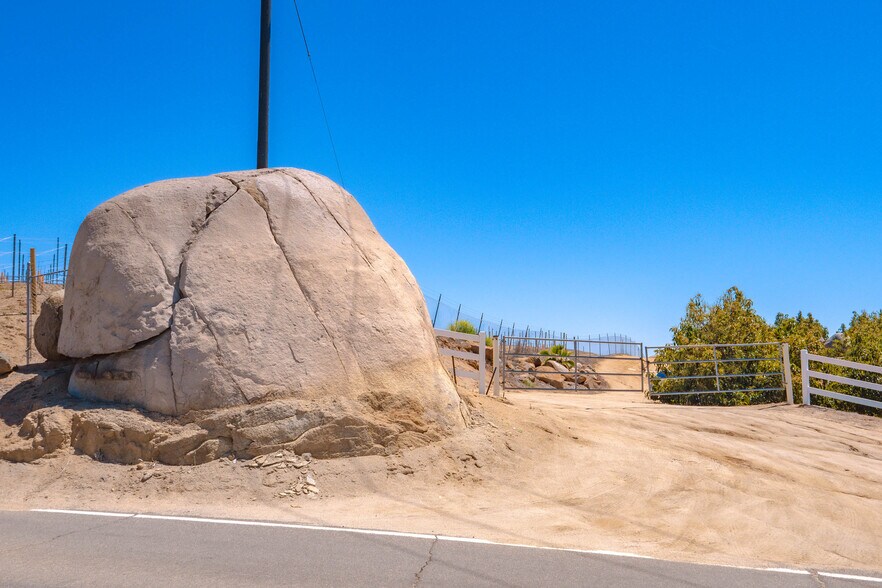 2526 Camaron Rd, Temecula, CA à vendre - Photo du bâtiment - Image 1 de 14