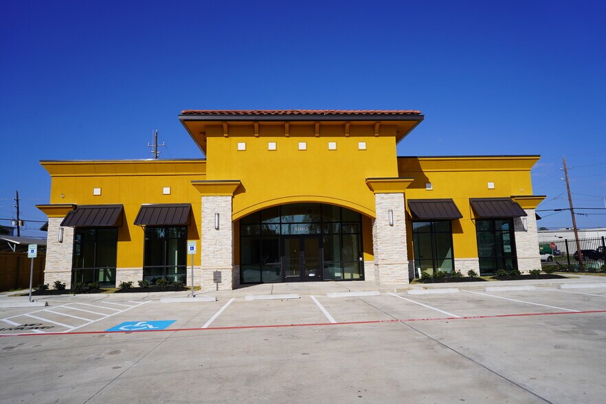 19451 Hightower Ln, Humble, TX à louer - Photo du bâtiment - Image 2 de 9