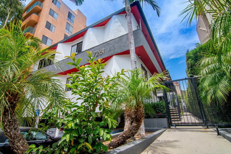 7261 Franklin Ave, Los Angeles, CA for sale - Building Photo - Image 2 of 12
