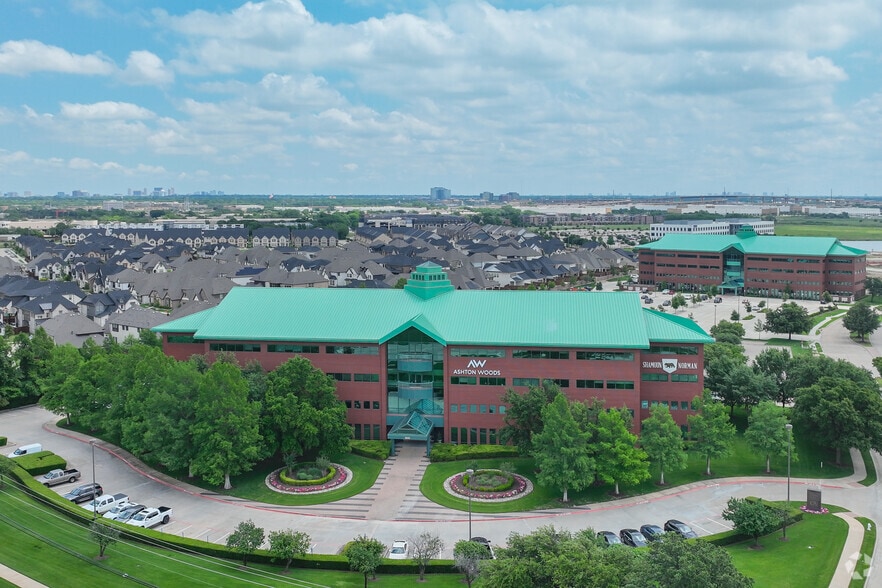 1800 Valley View Ln, Farmers Branch, TX for lease - Aerial - Image 2 of 5