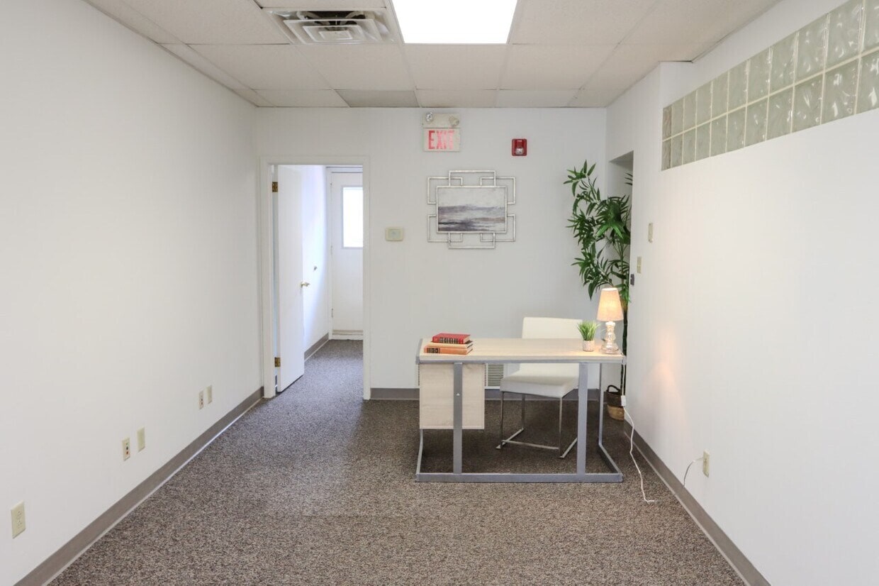 1112-1128 Broadway St, Quincy, IL for lease Interior Photo- Image 1 of 5