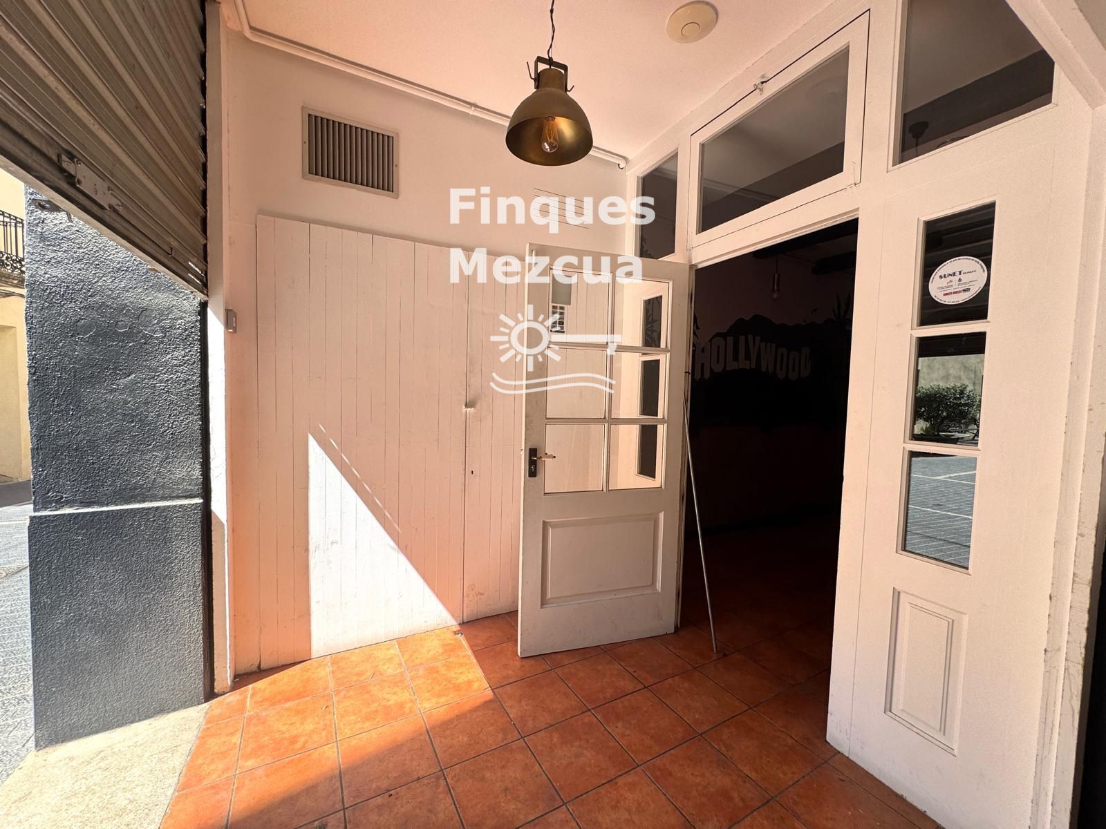 Retail in El Vendrell, Tarragona for lease Interior Photo- Image 1 of 18