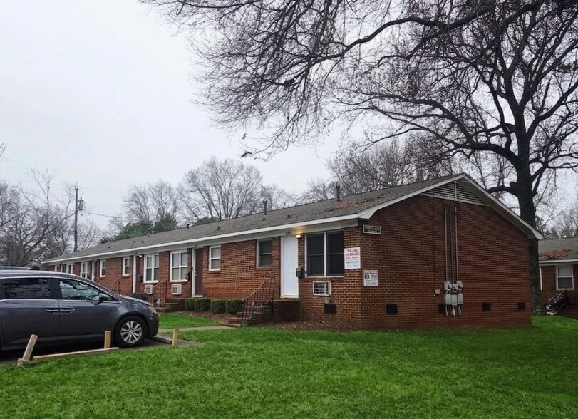 5209 Clearmont Ave, Charlotte, NC for sale - Building Photo - Image 2 of 13
