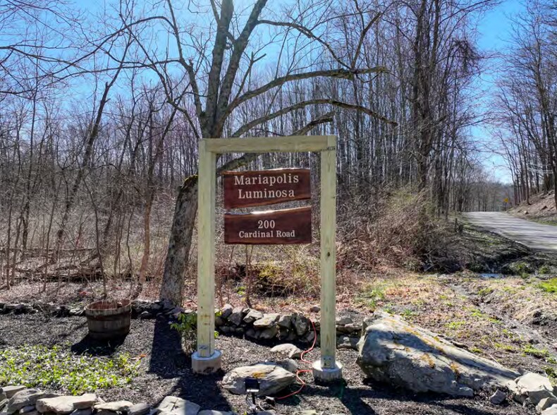 200 Cardinal Rd, Hyde Park, NY à vendre - Photo du bâtiment - Image 3 de 20