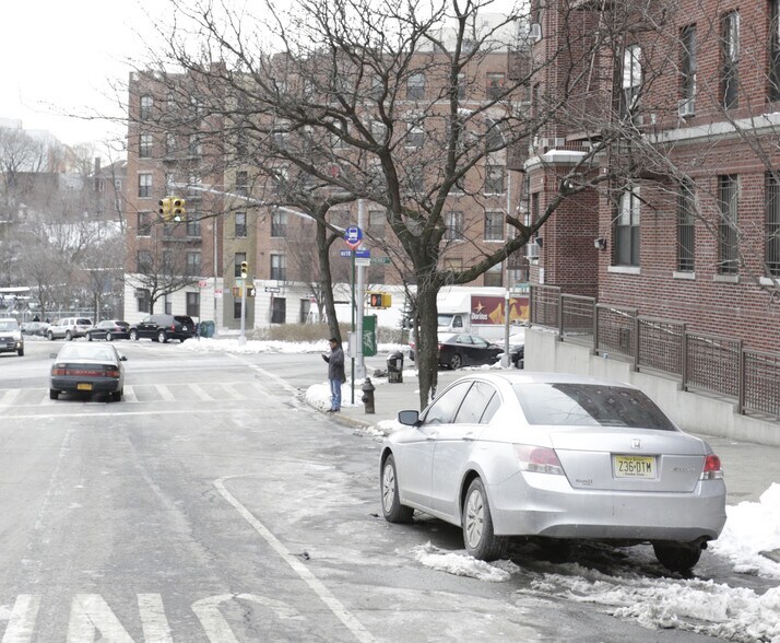 1645 Macombs Rd, Bronx, NY à vendre - Photo du bâtiment - Image 3 de 6