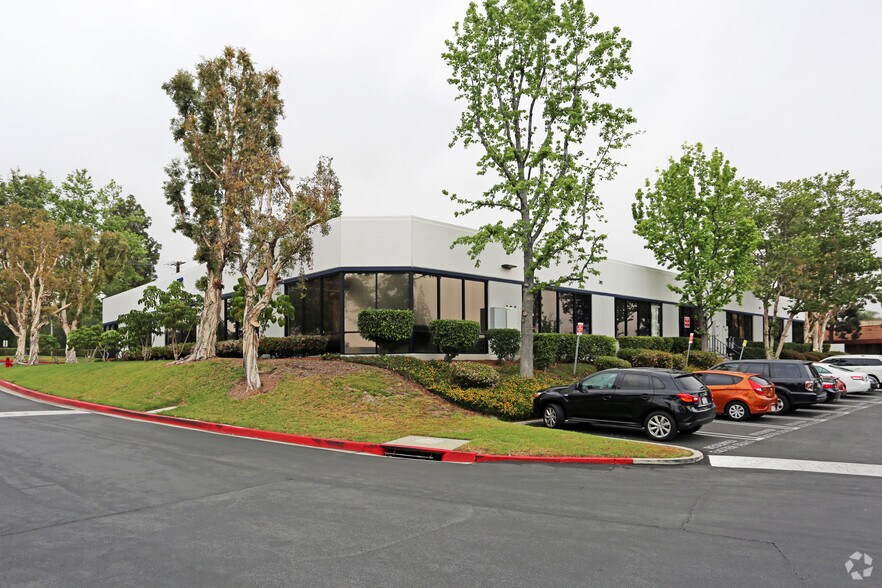500-590 W Central Ave, Brea, CA à louer - Photo du bâtiment - Image 3 de 8
