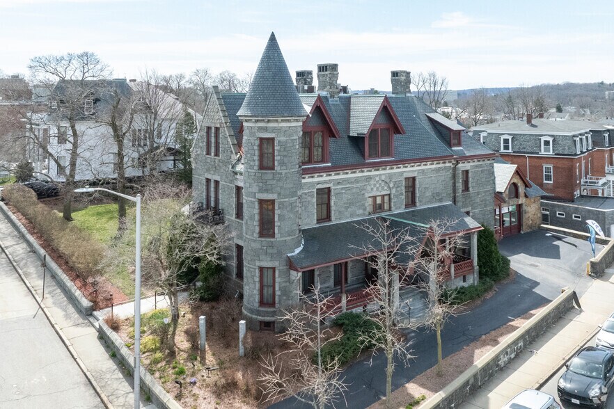 51 Harvard St, Worcester, MA à vendre - Photo du bâtiment - Image 1 de 13