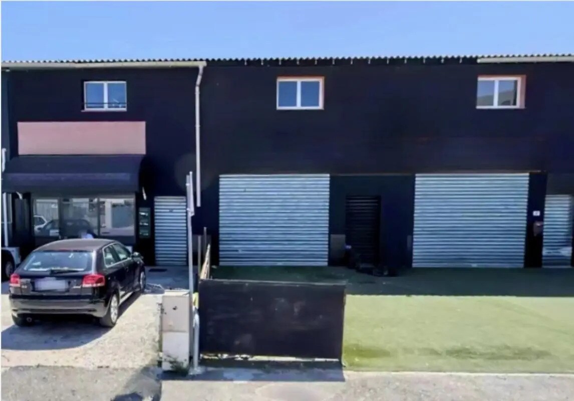 Office in Saint-Maximin-la-Sainte-Baume for lease Building Photo- Image 1 of 2