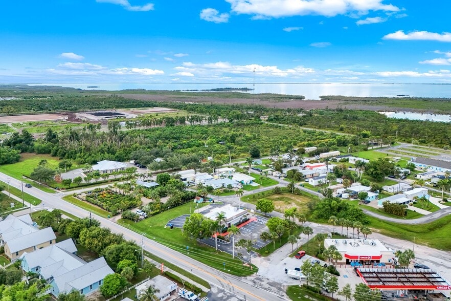 10493 Stringfellow Rd, Saint James City, FL for sale - Building Photo - Image 3 of 36