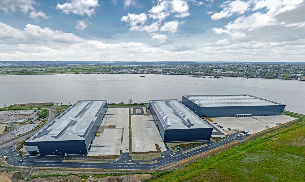 Coldharbour Ln, Rainham à louer - Photo du bâtiment - Image 2 de 12